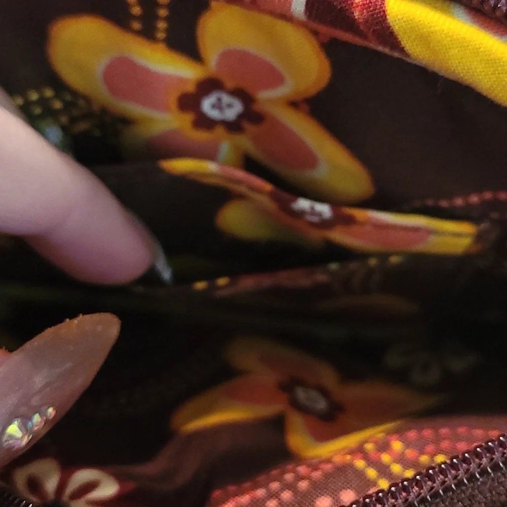VERA BRADLEY CROSS BODY/SHOULDER—GREAT CONDITION! - Picture 5 of 9